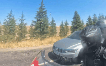 Otomobil Motosiklet Tehlikeli Geçiş