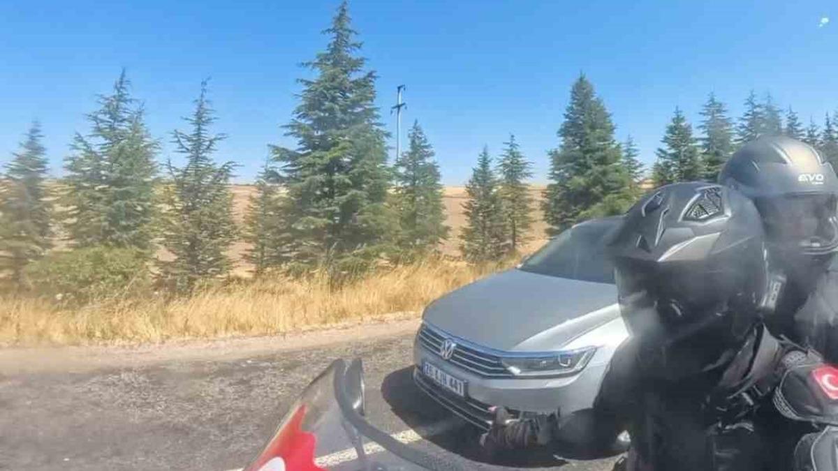 Otomobil Motosiklet Tehlikeli Geçiş